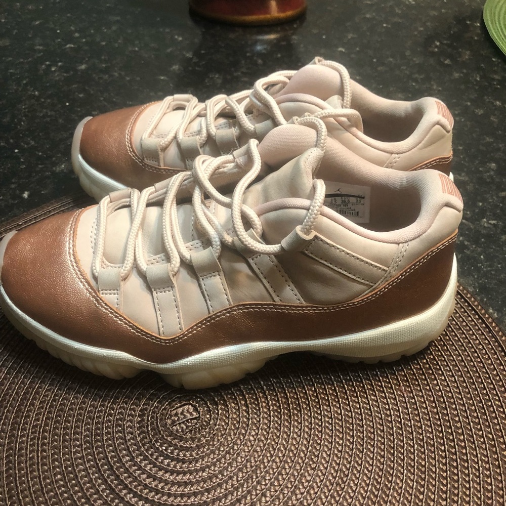 Gold Jordan’s Like New